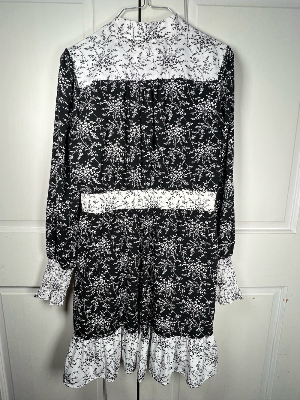 Melloday Black and White Floral Print Mini Dress Tie-Neck Ruffled Hem Sz M - Picture 3 of 8